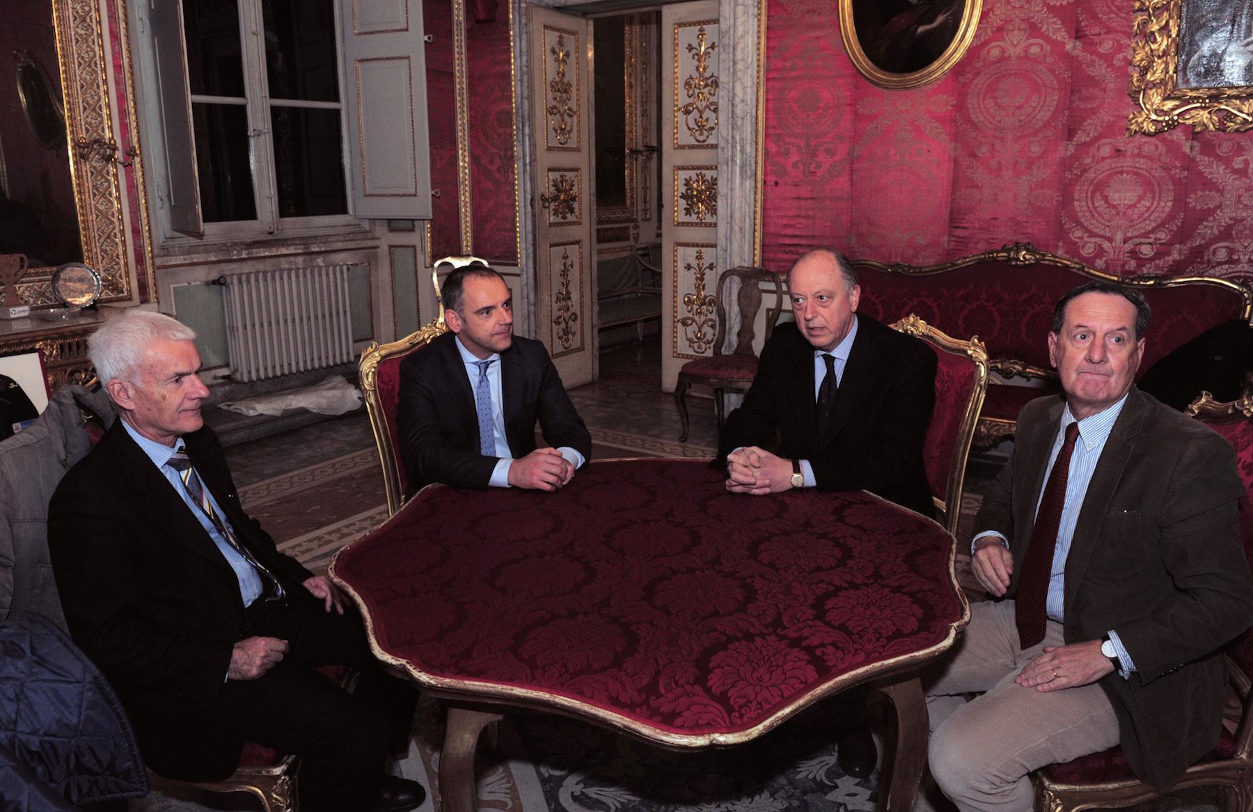 Vertice dei sindaci per il momento parole e l'intenzione di rivedersi