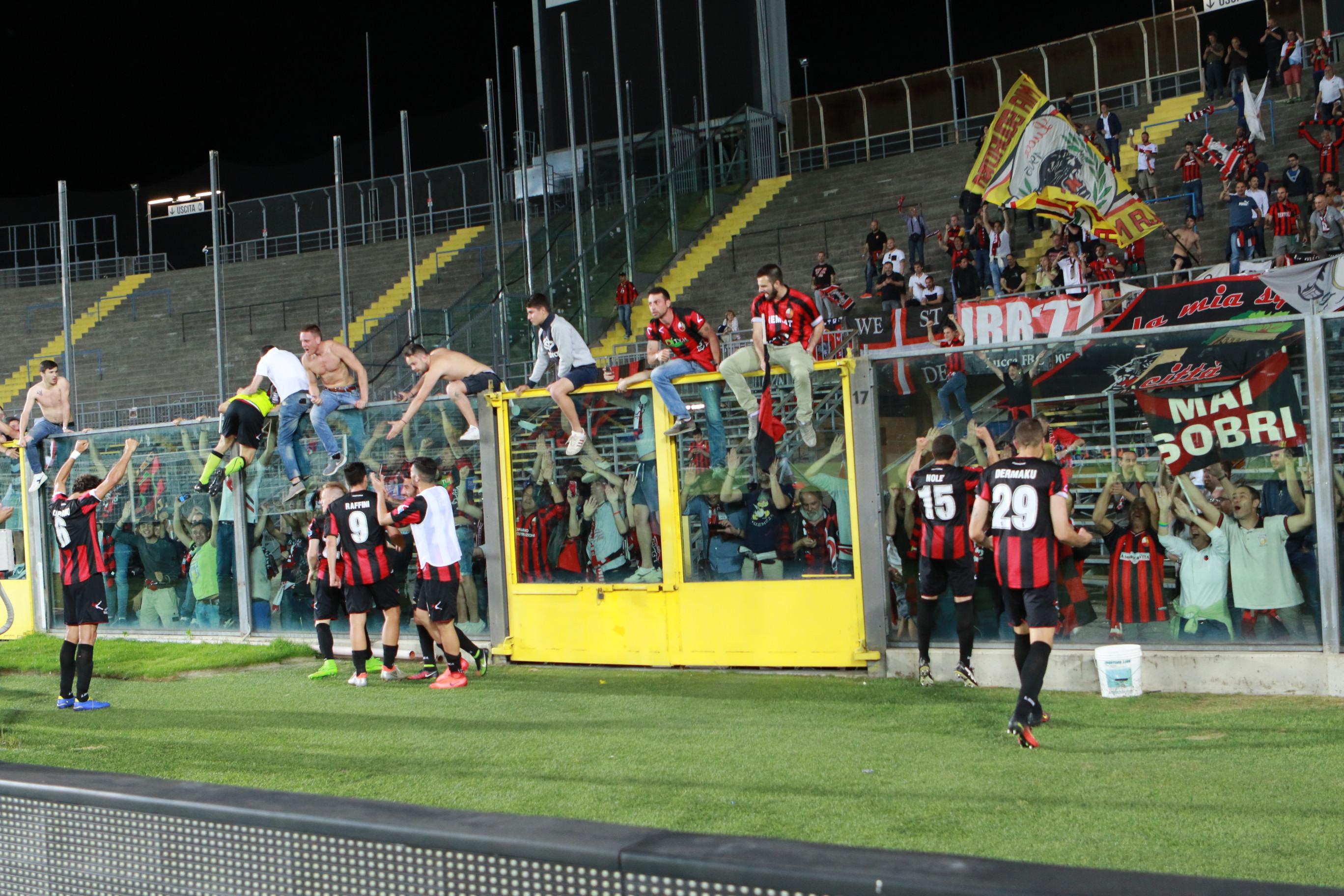 Con le unghie e con i denti » Gazzetta Lucchese